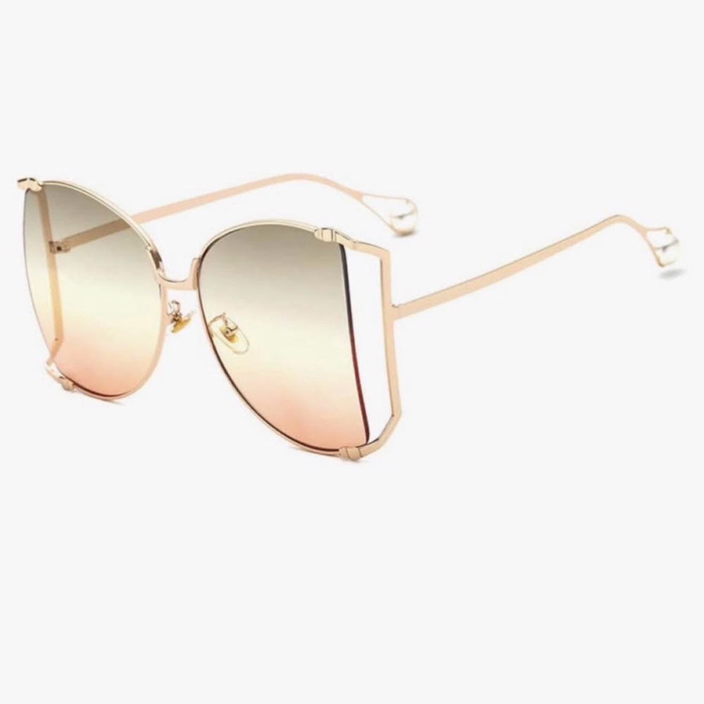 Pearl sunglasses with glossy gold frames